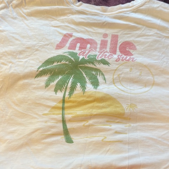 Tee shirt wore once - Picture 3 of 3